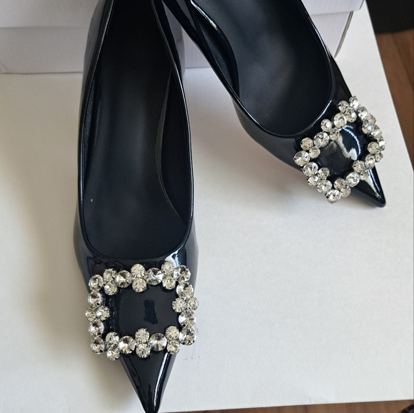 BLACK PATENT LEATHER SHOES WITH CRISTAL EMBELLISHED 7.5 US HELL 3 INCHES. - Picture 8 of 14